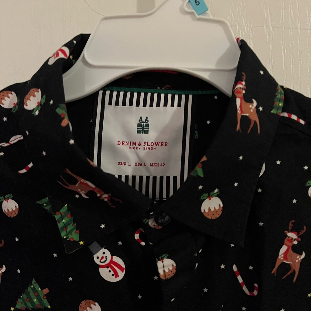 Denim & Flowers Holiday Button Up size L